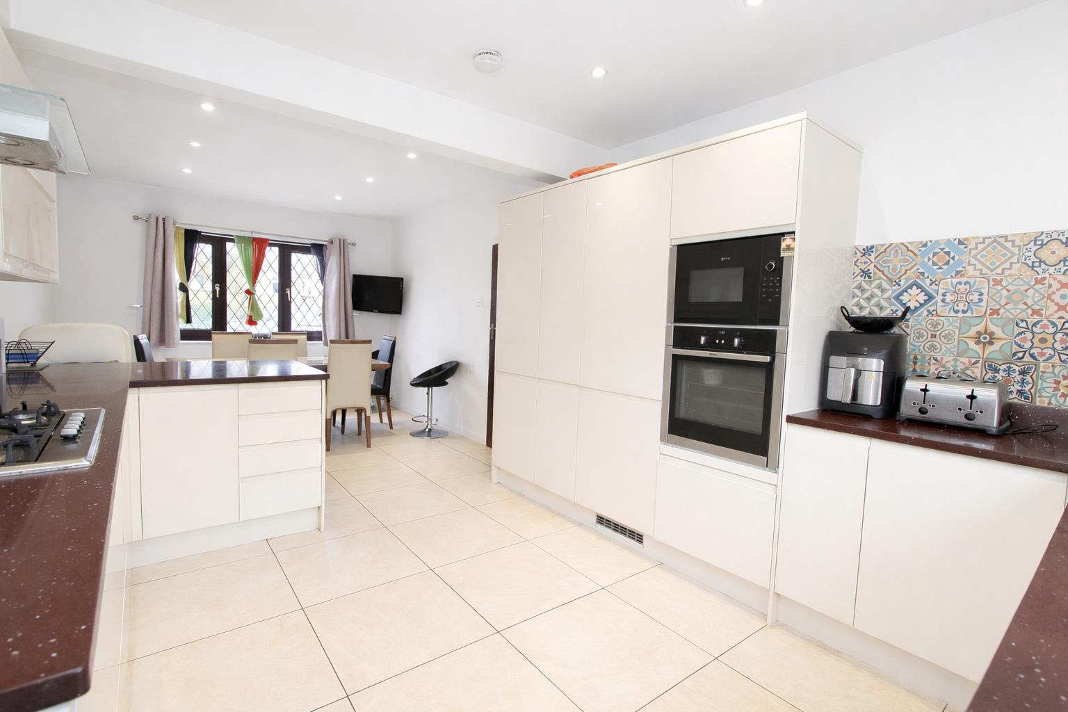 4 bed property in Stanley Park Road, Wallington